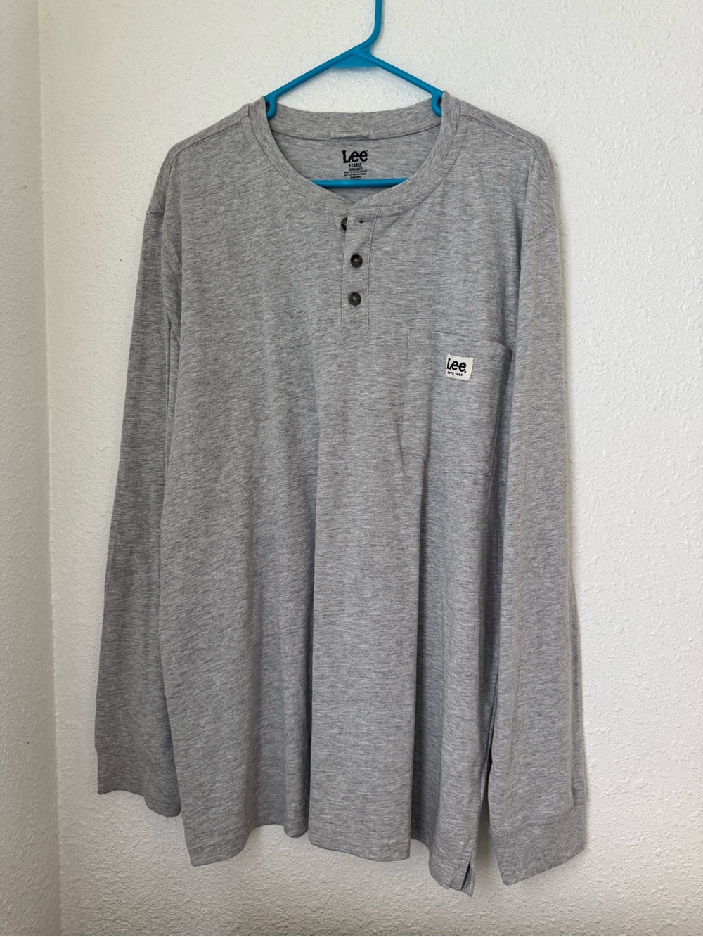 Lee Men’s Light Gray Long-Sleeve Henley Shirt